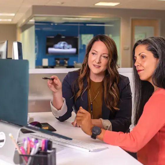 Women with laptop analyzing blog post